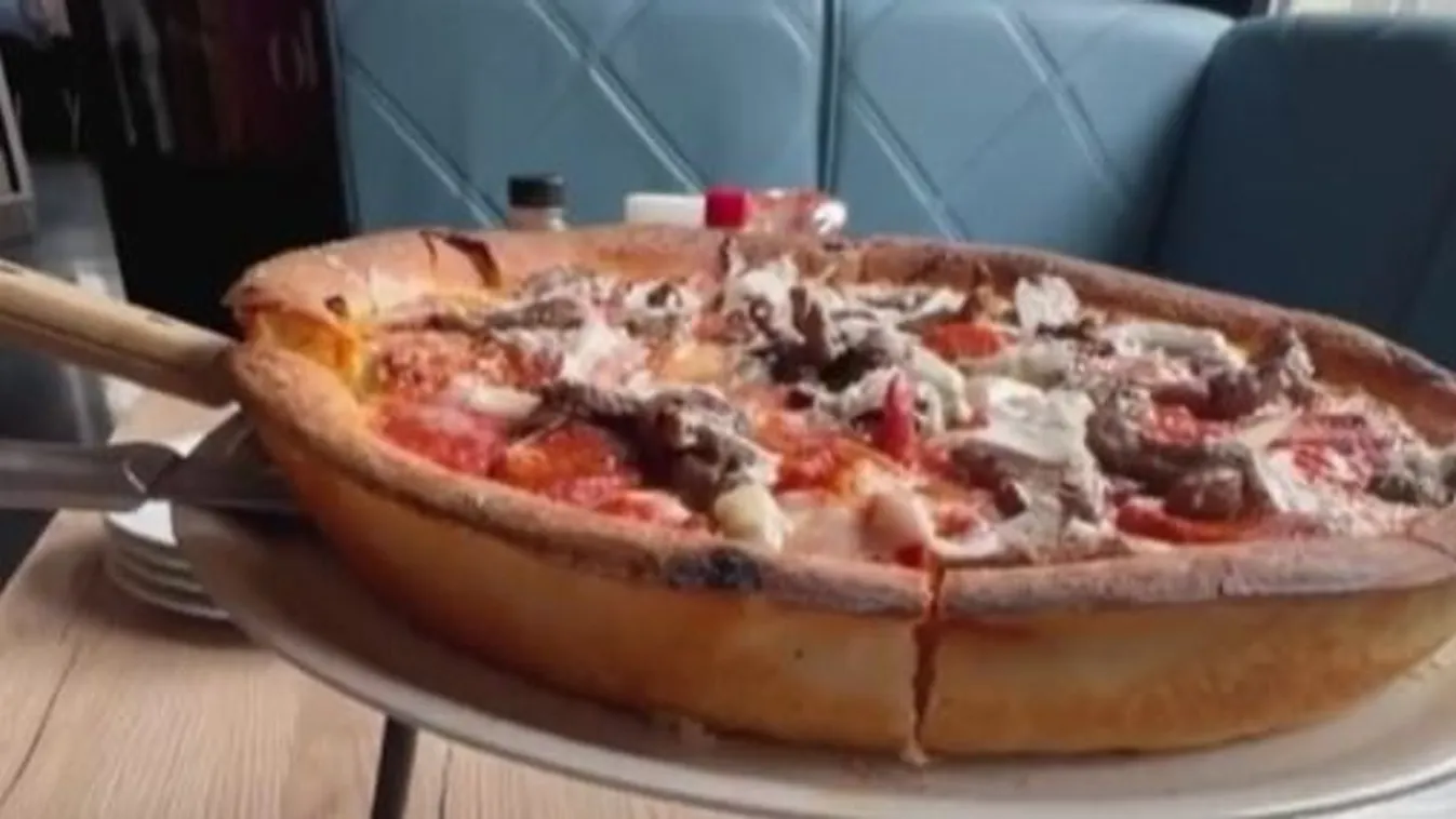 Ilyen pizzaszörnyet még nem láttál!