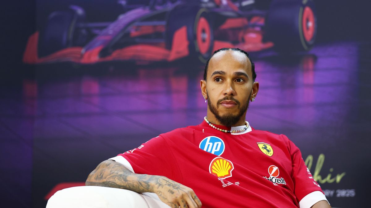 Lewis Hamilton csődjére, és trónfosztásra számítanak a Forma-1-ben