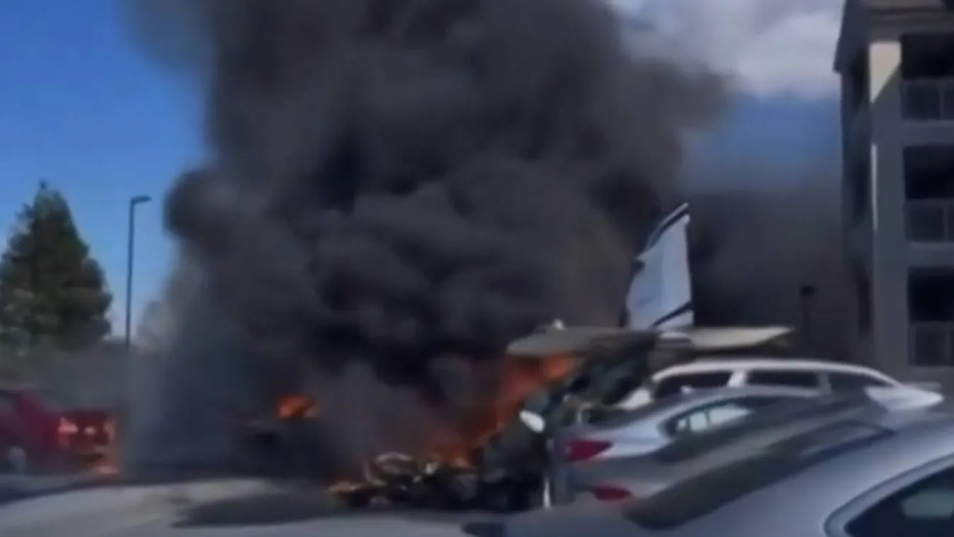 Kinyílt az ajtó, idősotthon mellé zuhant a repülőgép