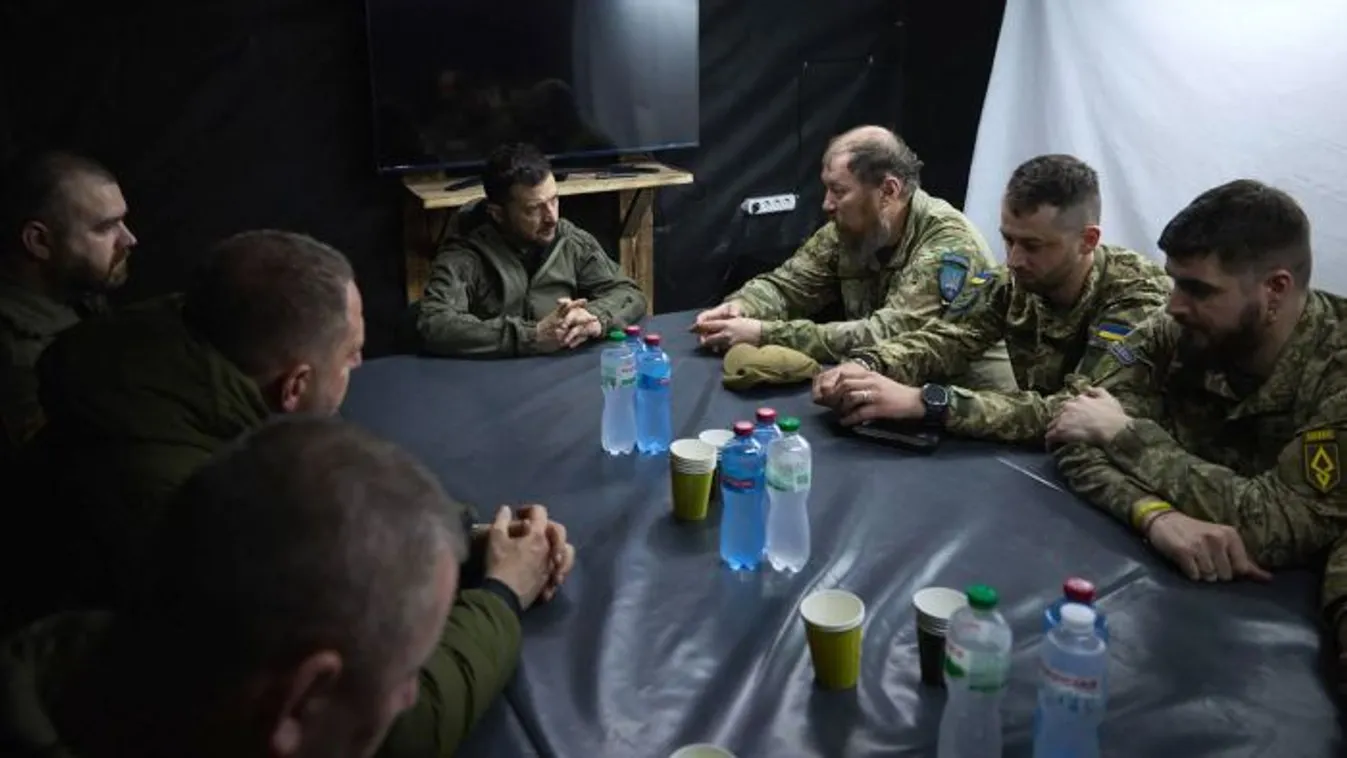 Zelenszkij összehívta a katonai parancsnokokat