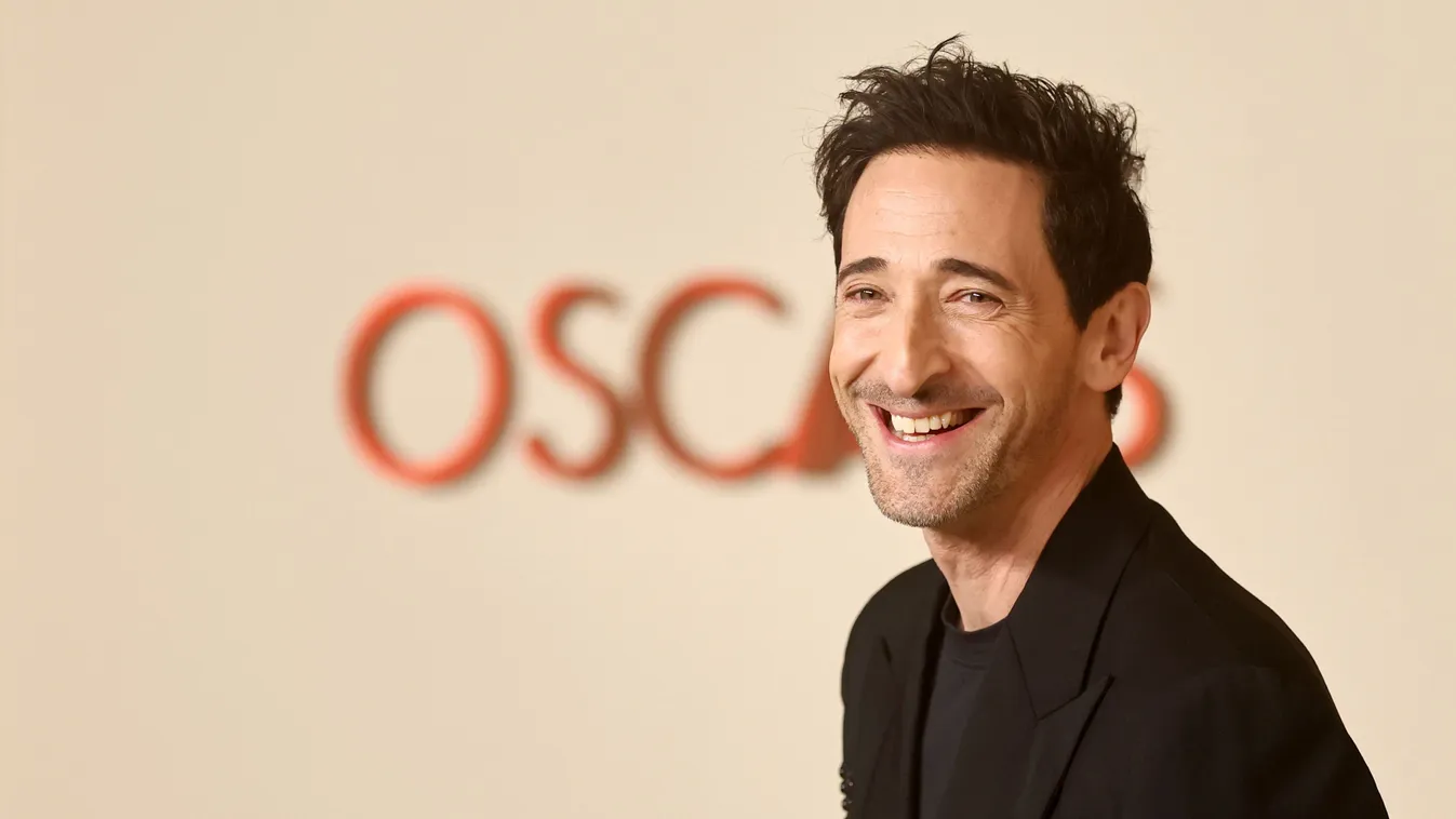 Elcsattant egy csók Halle Berry és Adrien Brody között
