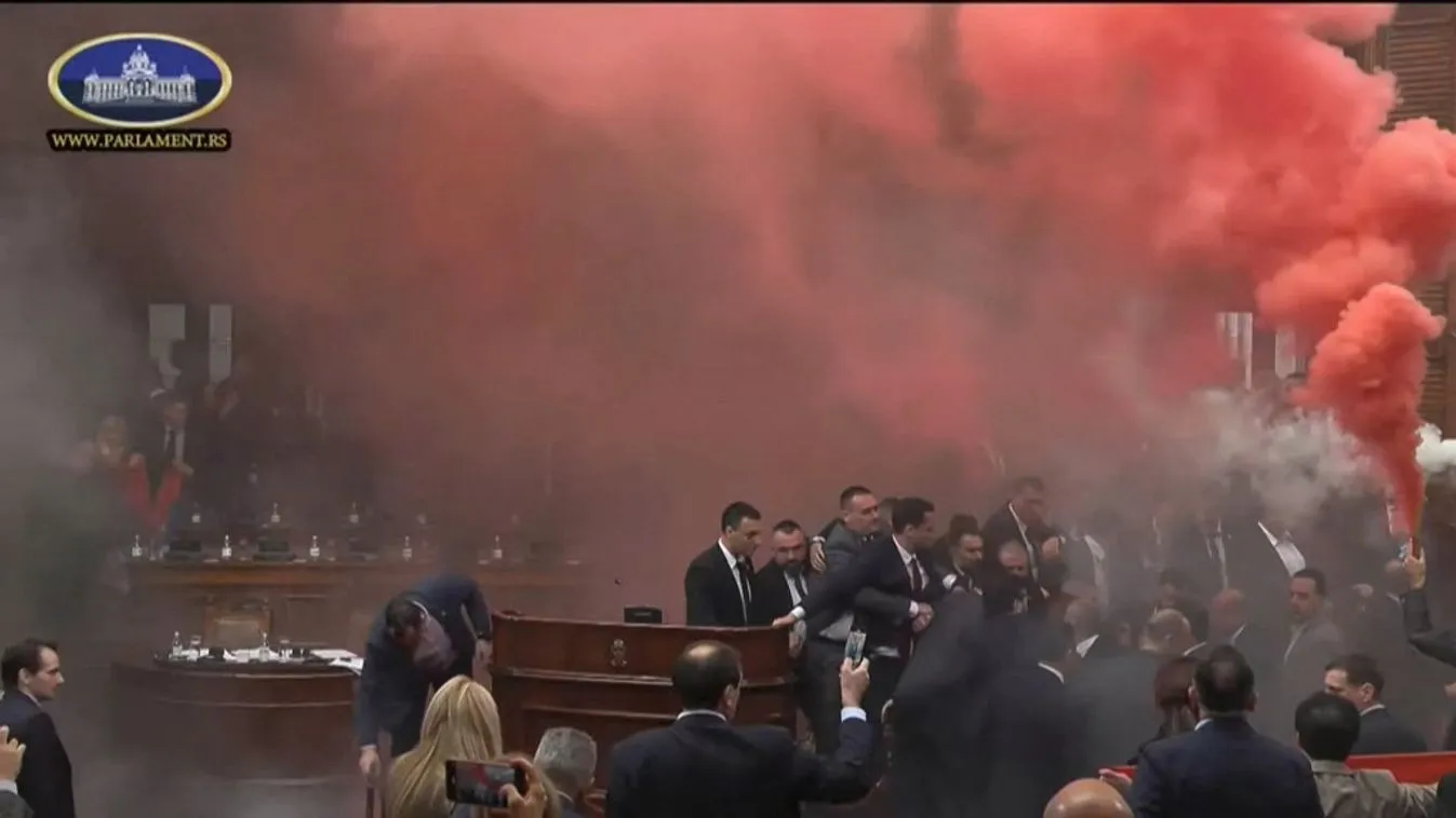 Botrány, rendzavarás a belgrádi parlamentben és Washingtonban