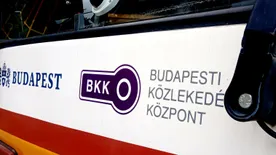 Most érkezett a rendkívüli hír: kisiklott egy villamos Budapesten, nagy erőkkel mentenek