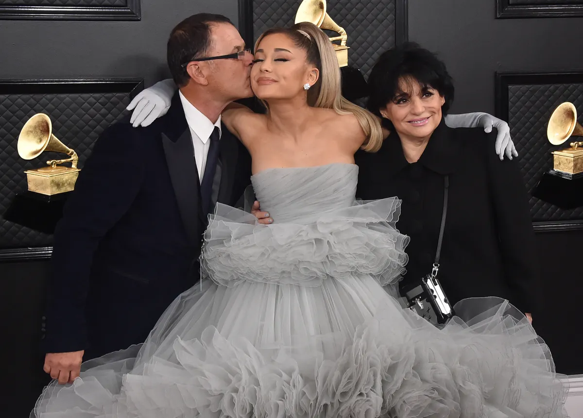 Rajongó támadta le Ariana Grandét