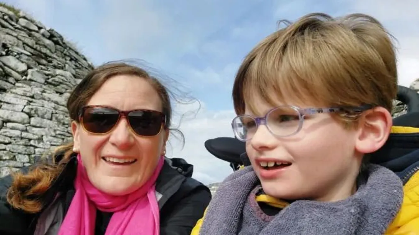 A világ legritkább betegségében szenved egy 10 éves kisfiú