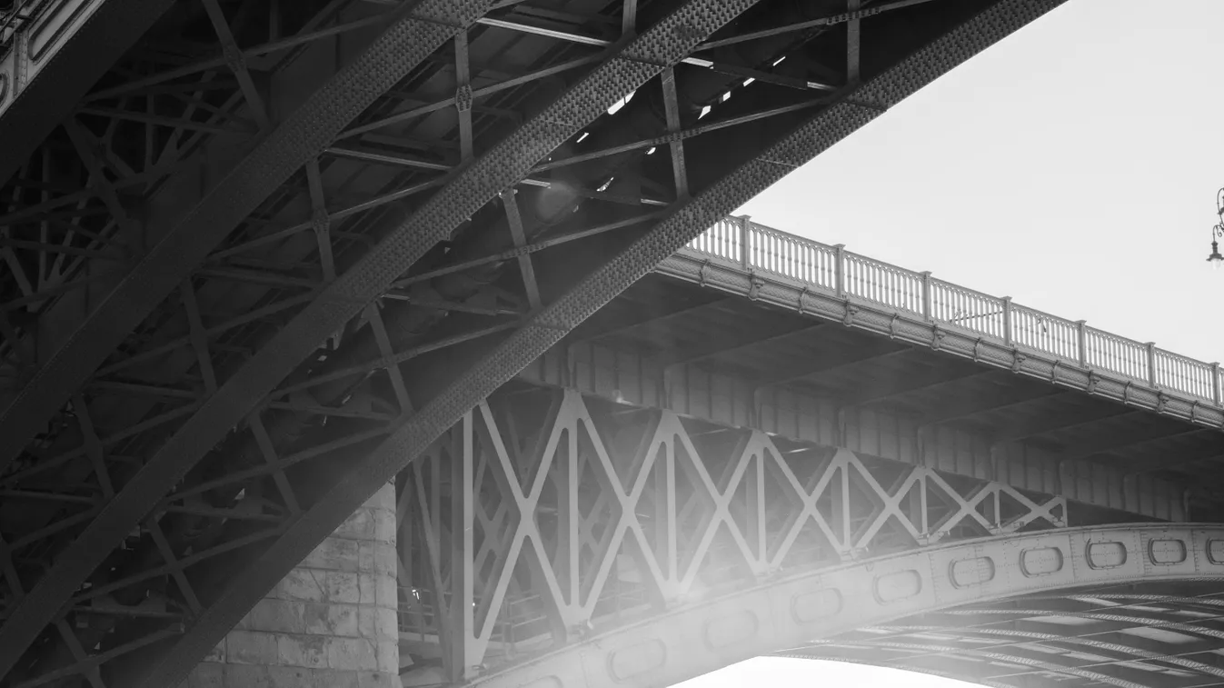 A Dunába ugrott egy fiatal nő a Margit hídról