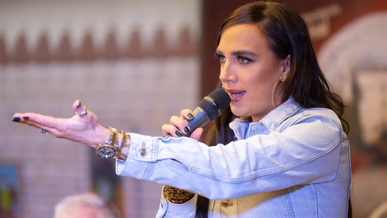 Tóth Gabi újra bejelentkezett