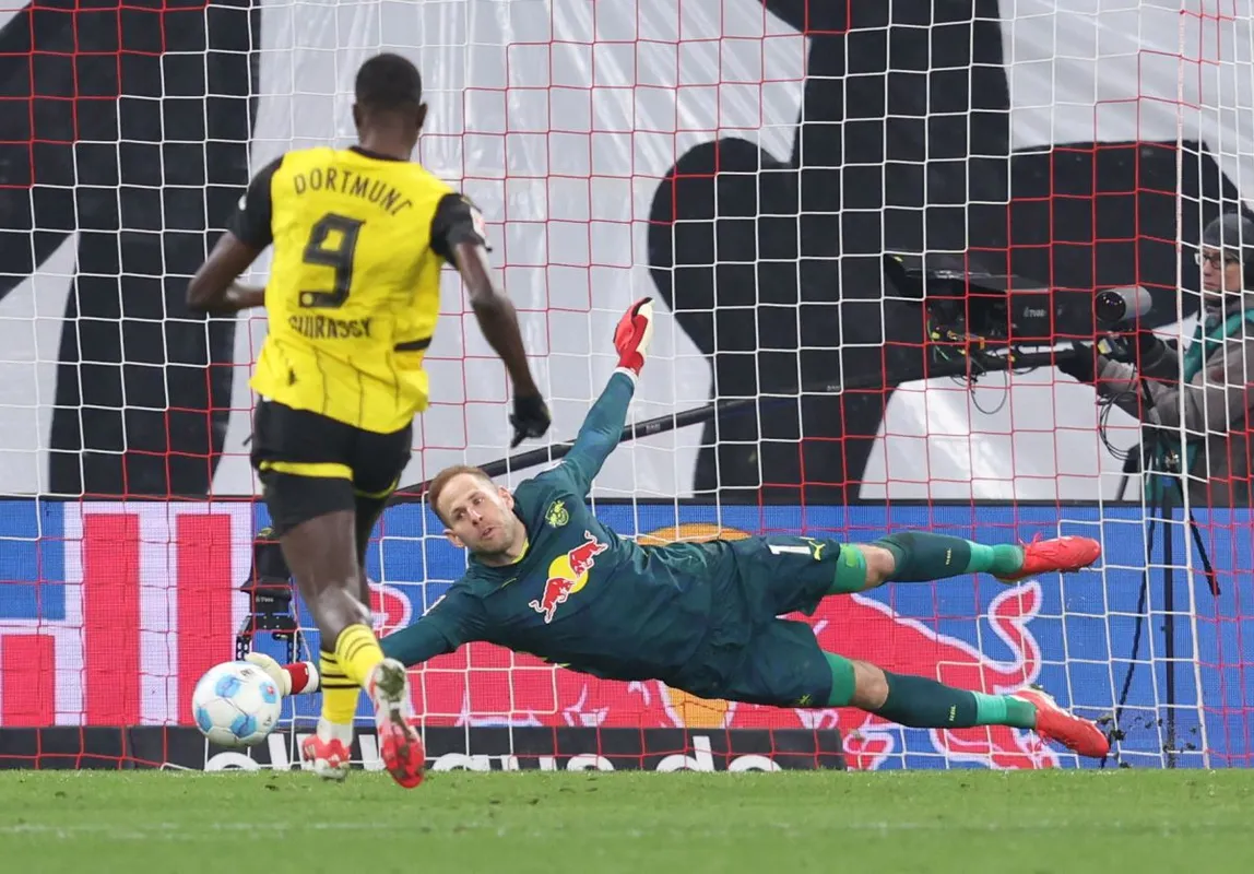 Gulácsi Péternek a statisztikák szerint legalább három gólt kellett volna kapnia a Dortmundól, mégis lehúzta a rolót