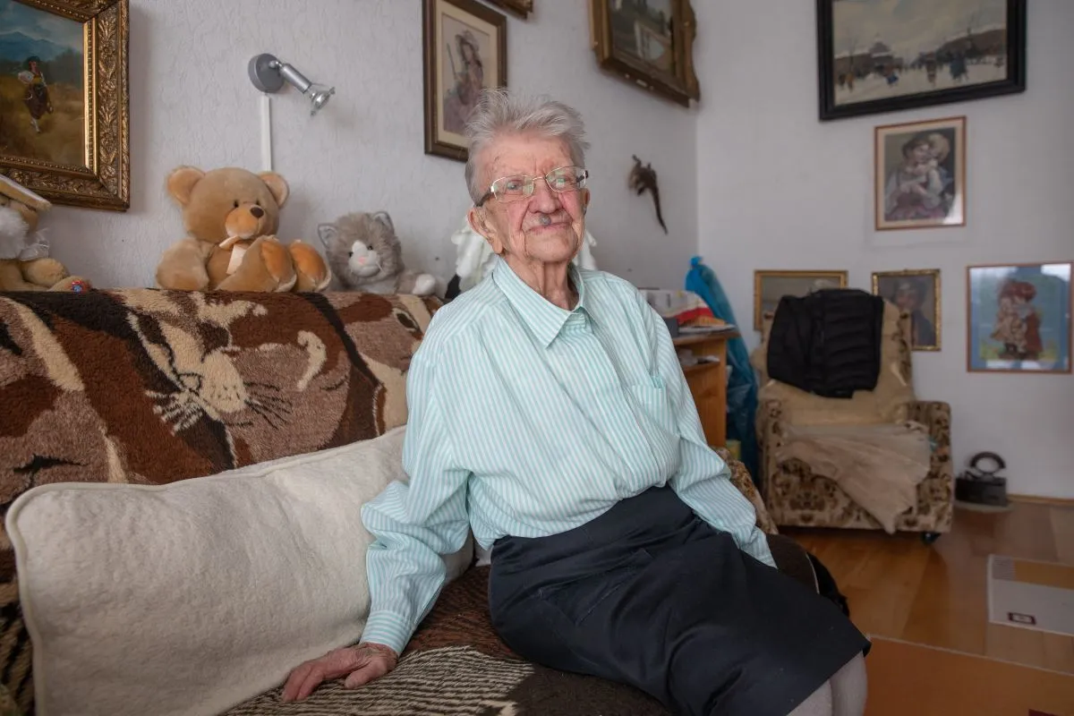 Az ország egyik legidősebb embere, a legidősebb gondosóra felhasználó a 107 éves Gizi néni, aki saját kezűleg írt levelet Nyitrai Zsoltnak. Gizi néni családjának története egészen az 1700-as évek elejéig nyúlik vissza. Erről mesélt a Ripostnak.

Csap Leventné Nemecz Gizella, Gizi néni, gondosóra, 