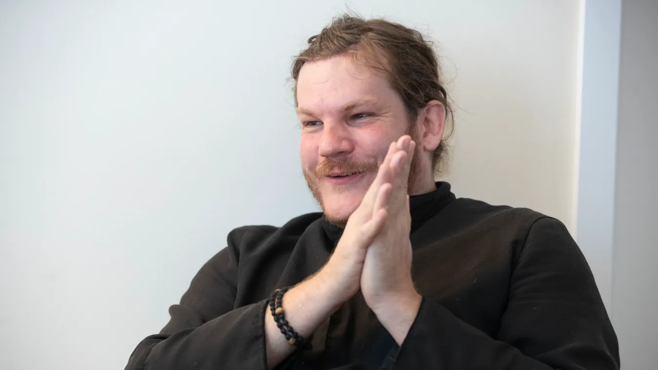 Ezért szór a pap hamut a hívek fejére