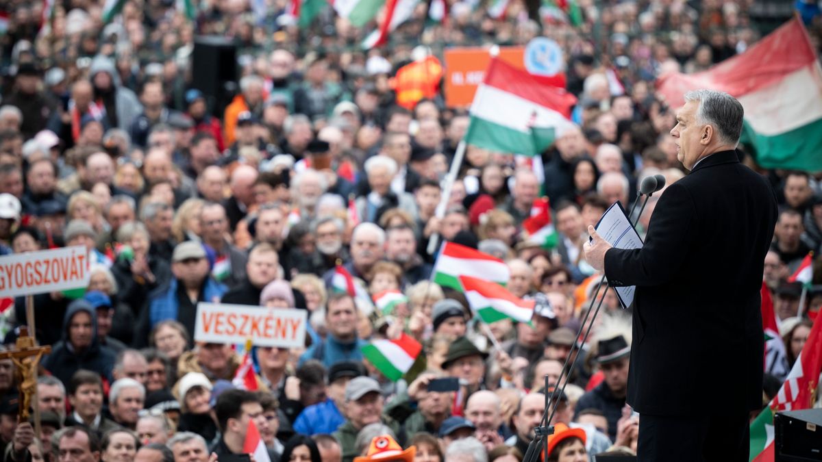Orbán Viktor: Most az a kérdés, akarunk-e belerokkanni Ukrajna csatlakozásába. Irány a véleménynyilvánító szavazás!