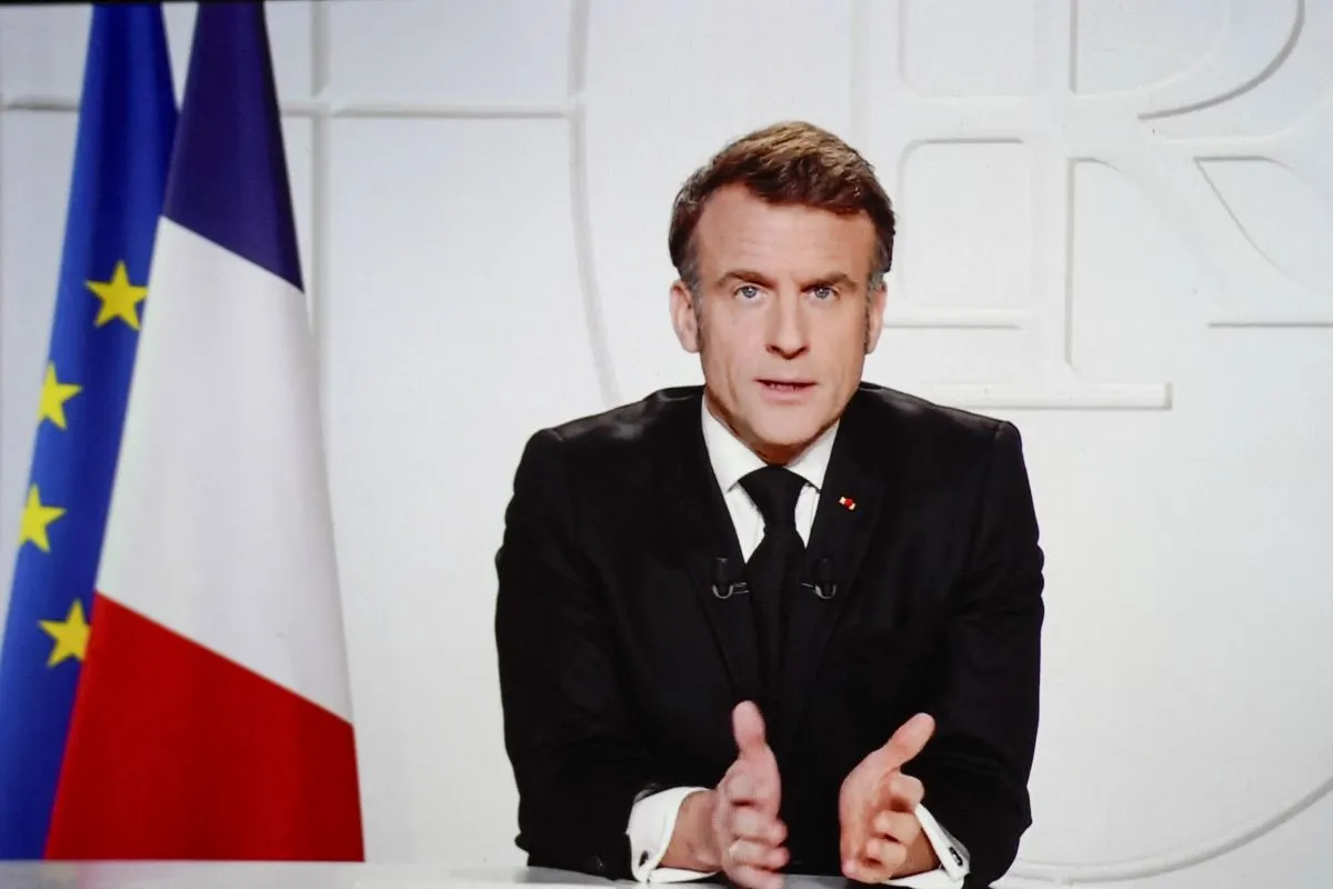 Emmanuel Macron, túlélési kézikönyv, Franciaország, háború