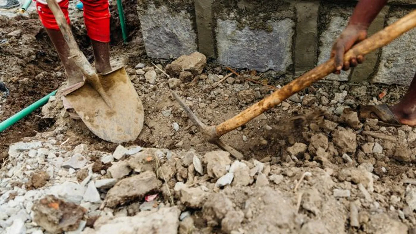 Élve temette maga alá a föld: 30 percig küzdött az életéért