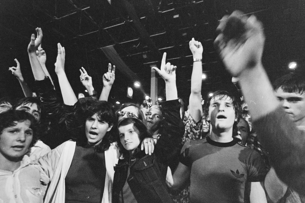 Magyarország,
Budapest X.
Albertirsai (Dobi István) úti vásárterület, a felvétel a Szolidaritási Rock Fesztiválon készült.1978