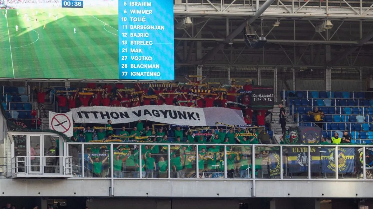 "Itthon vagyunk!" - szerepelt a Pozsonyba kirándult dunaszerdahelyi DAC-szurkolók piros-fehér-zöld koreográfiáján