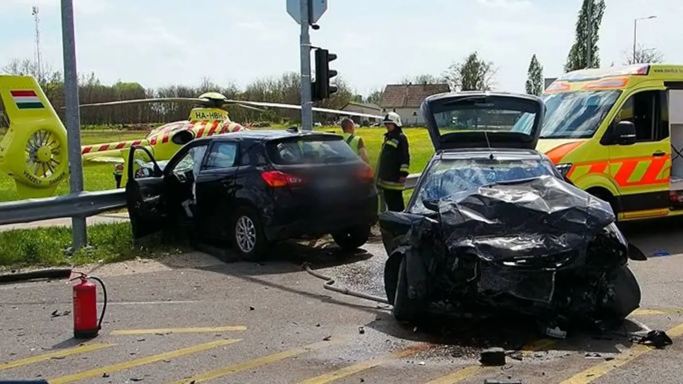 Roncsok mindenütt, mentőhelikoptert riasztottak Lakitelekhez