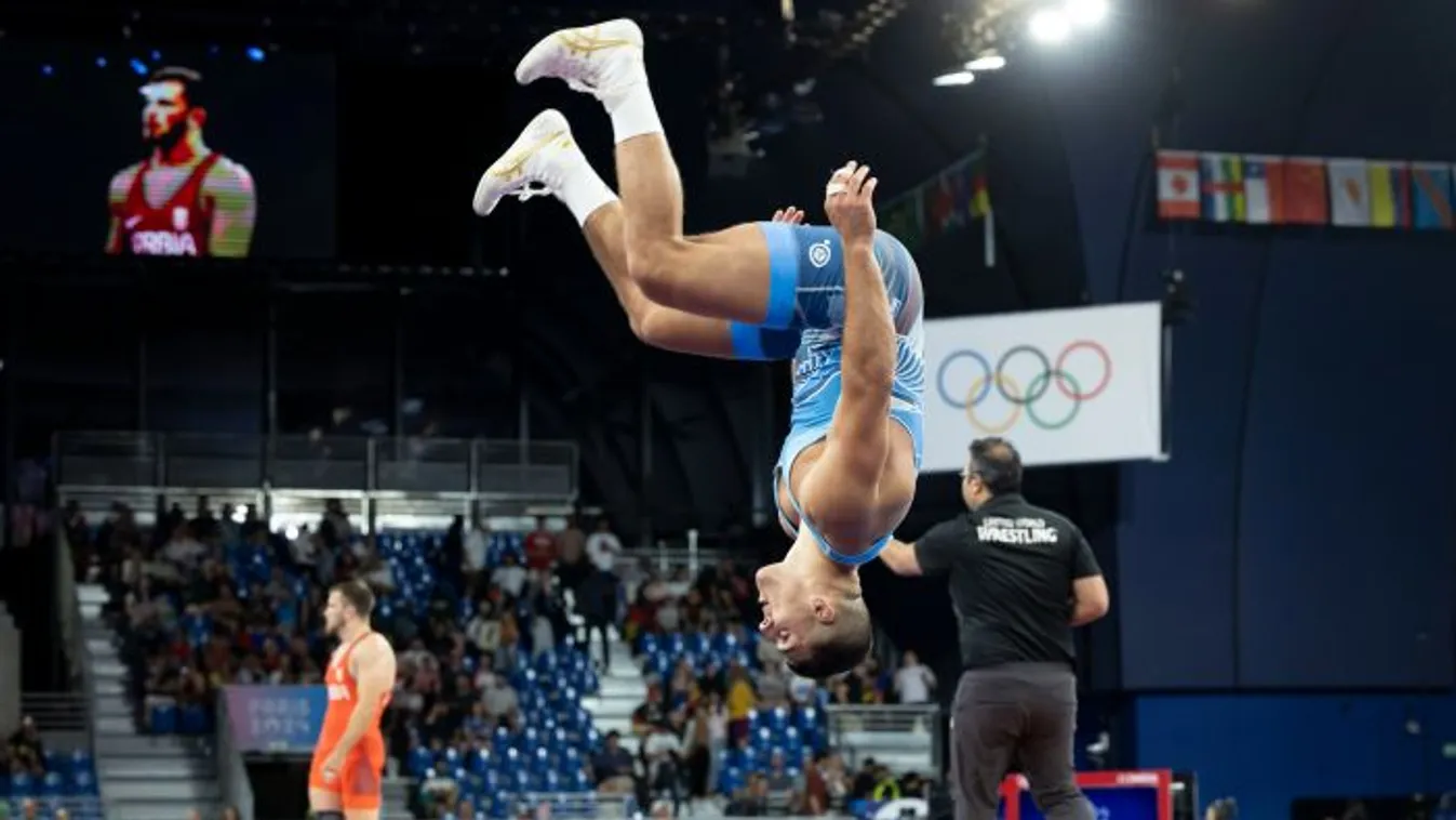 A hite segíti a világbajnok magyar olimpikont