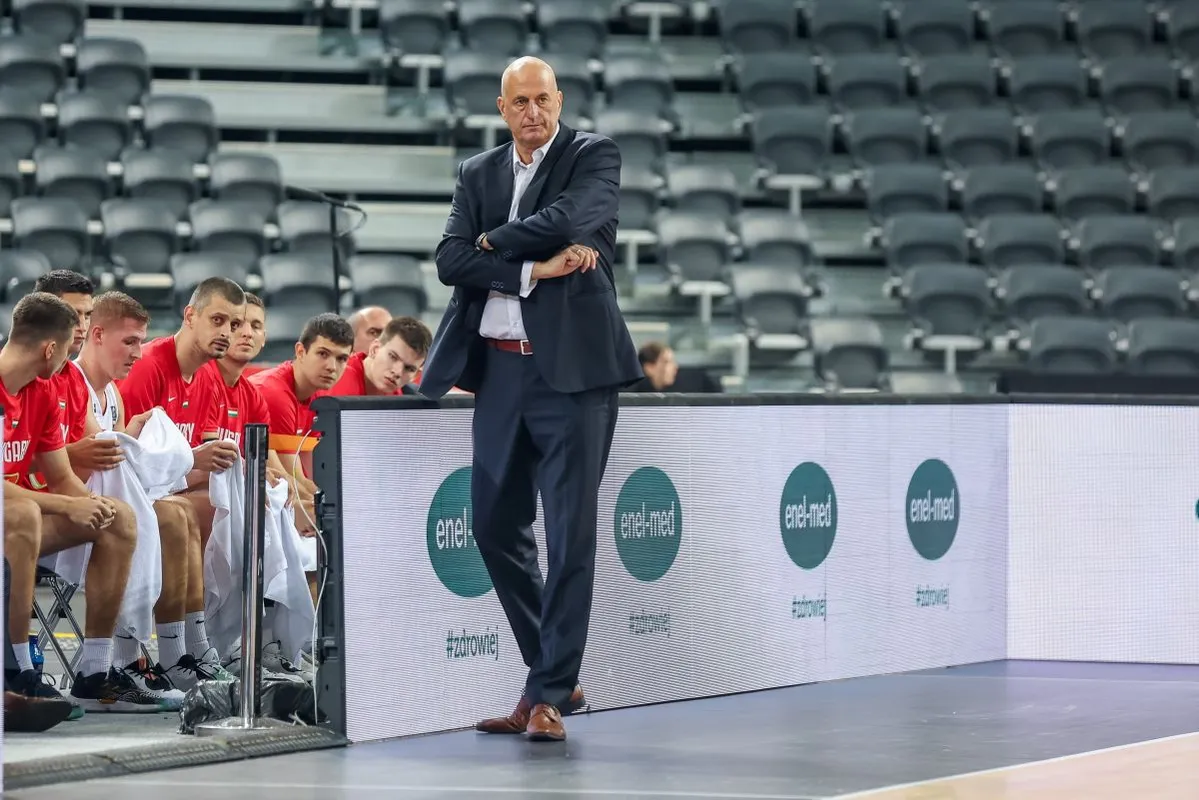 Ivkovics Sztojan gyógyszertárba küldte és gazembernek nevezte a bírót