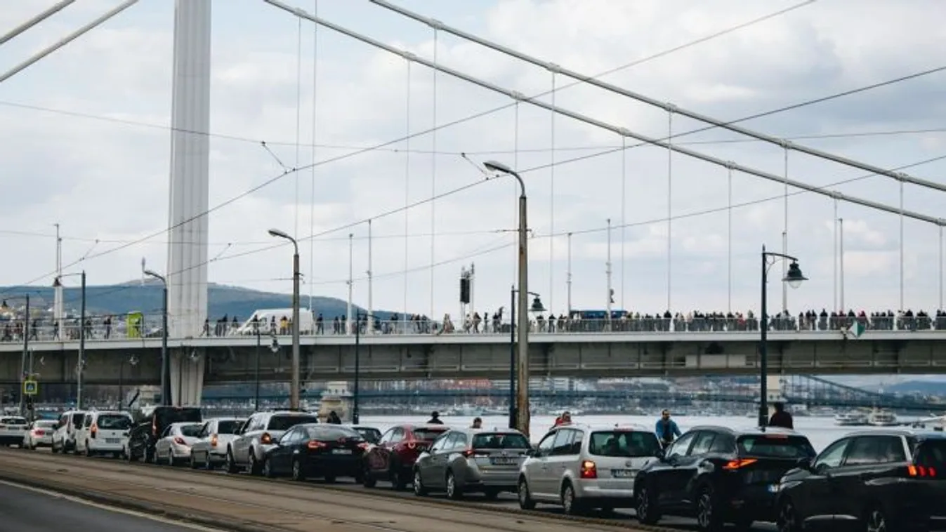 Egész Budapest megbénult a hídfoglalók miatt