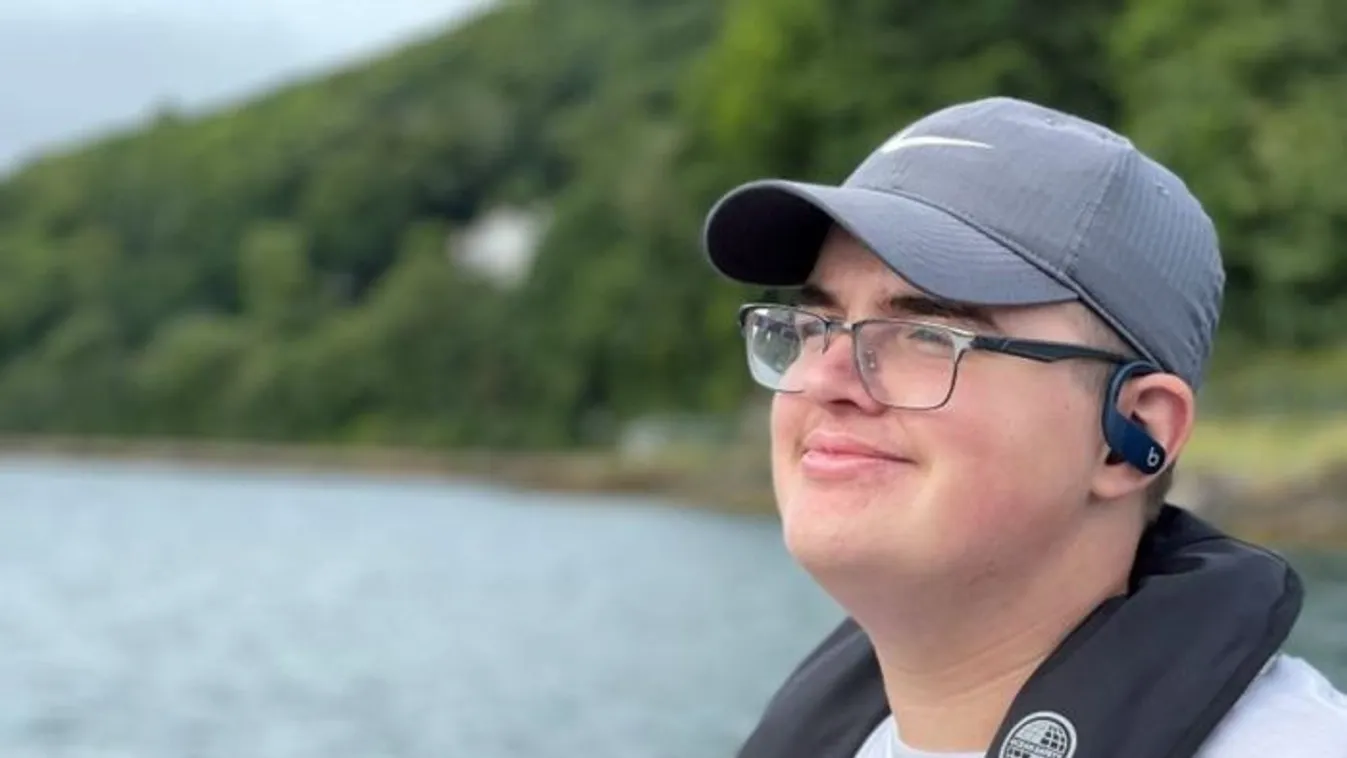 Zokogva búcsúztatták a balesetben elhunyt világbajnokot