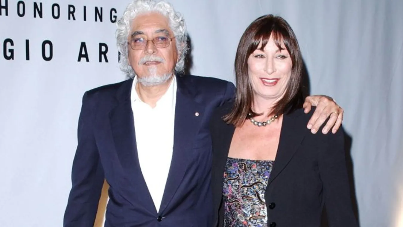 Anjelica Hustont Jack Nicholson támogatja a bajban