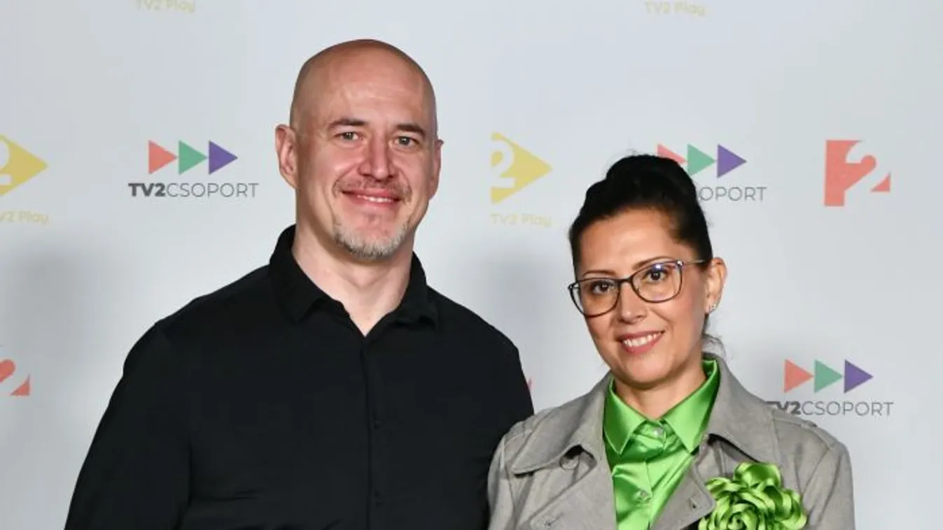 Házasság első látásra Marica csipkés, átlátszó blúzban pózol