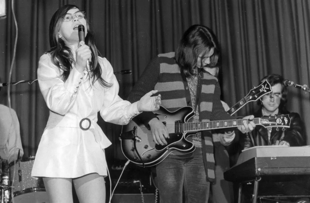 Magyarország,
Budapest XIII.
József Attila tér 4., József Attila Művelődési Központ (előtte eredetileg OTI Kultúrház, majd Rákosi Mátyás Kultúrház).
Év
1977