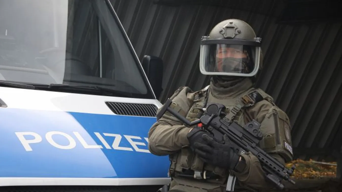 Migránsok háborúja zajlik.