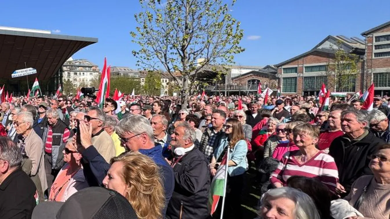 Képekben a Tisza Párt elleni tüntetés – Galéria