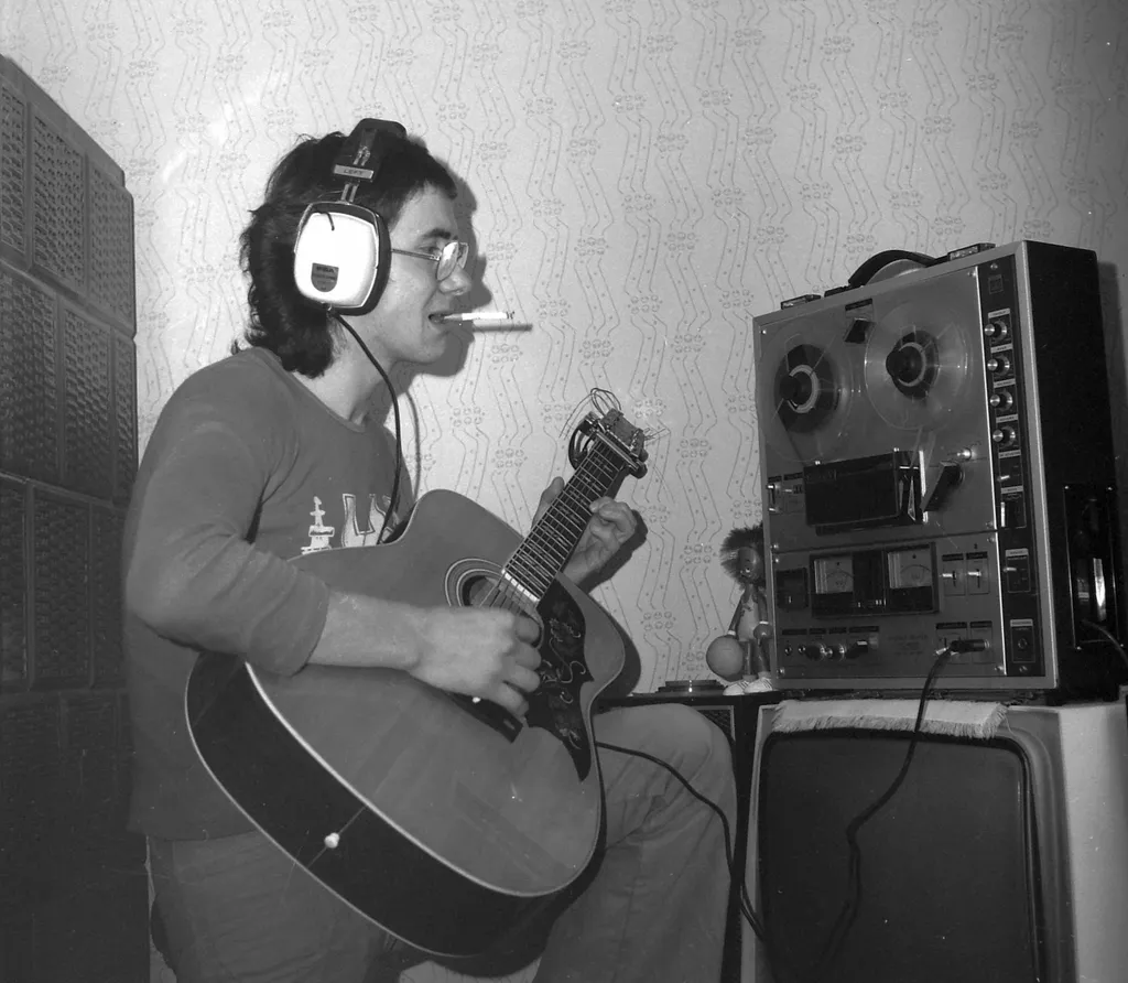 Magyarország
Delhusa Gjon előadóművész.
Év
1973