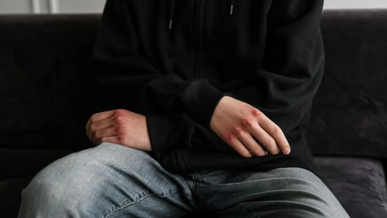 Így élt a hetedikes fiú, aki brutálisan megtámadta a tanárát