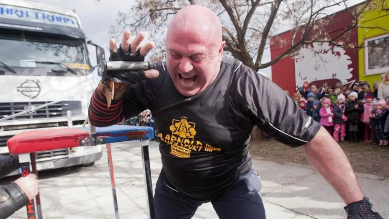 Remegő kézzel tárcsázta a mentőket a magyar erőember