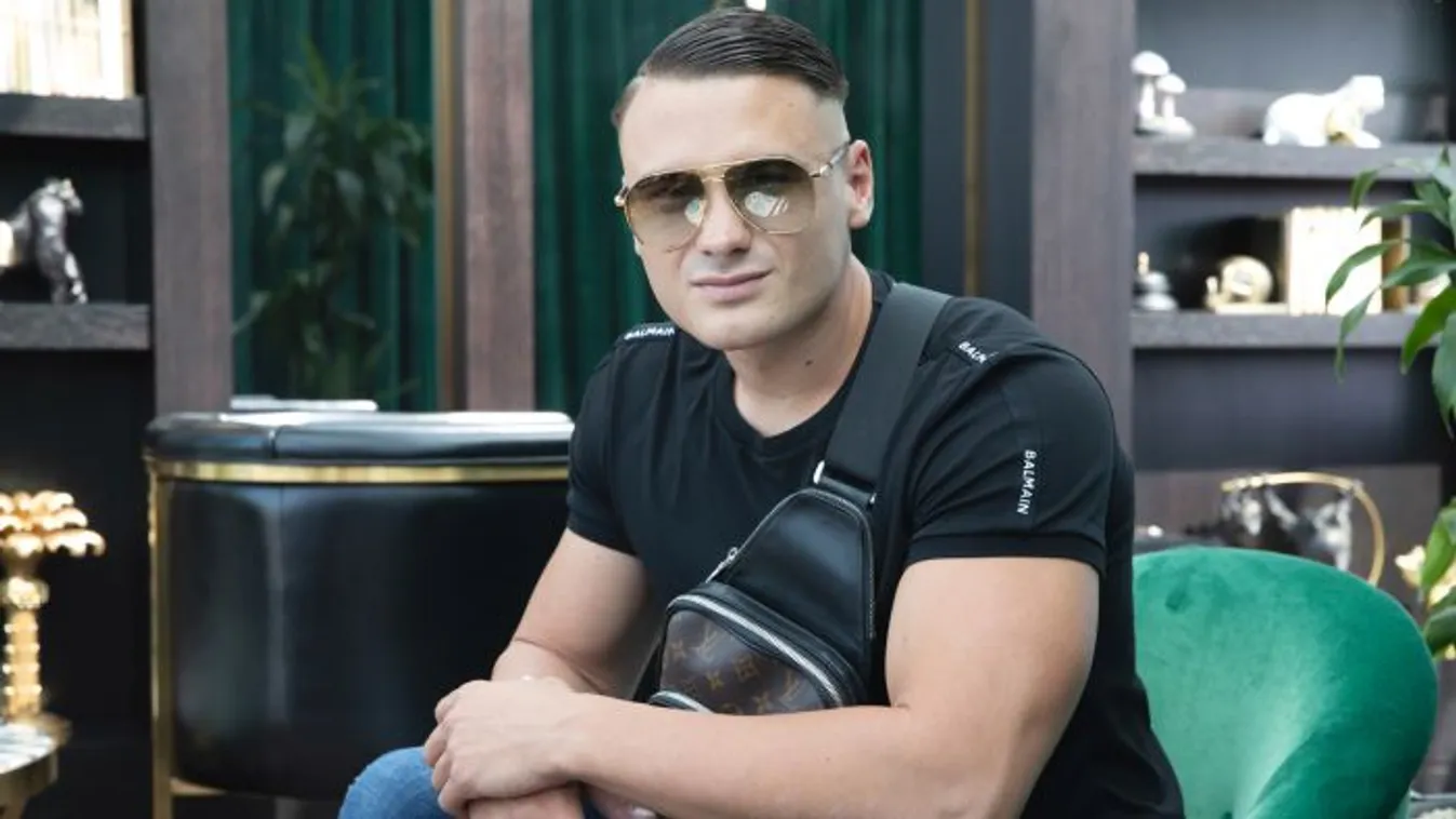 Legalább két lányt visz magával Ibizára a TV2 milliomos sztárja, hogy ne unatkozzon