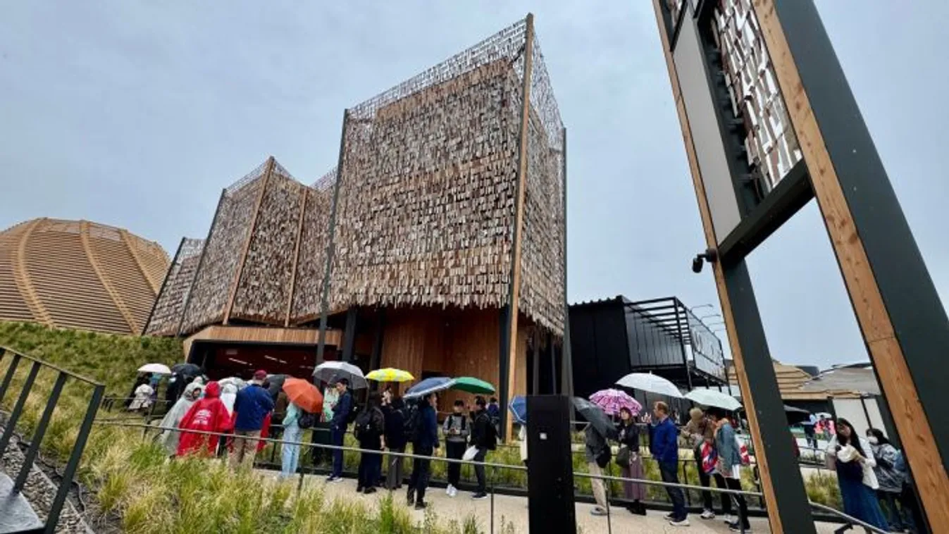 Vihar, túrógombóc és kígyózó sorok a Magyar Pavilon előtt