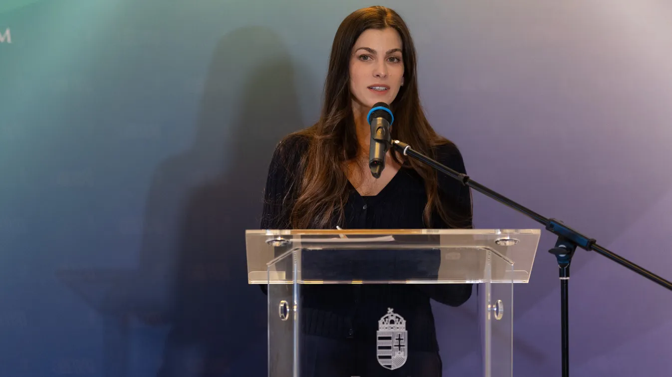 Szentkirályi Alexandra eljárást indított Kollár Kinga ellen