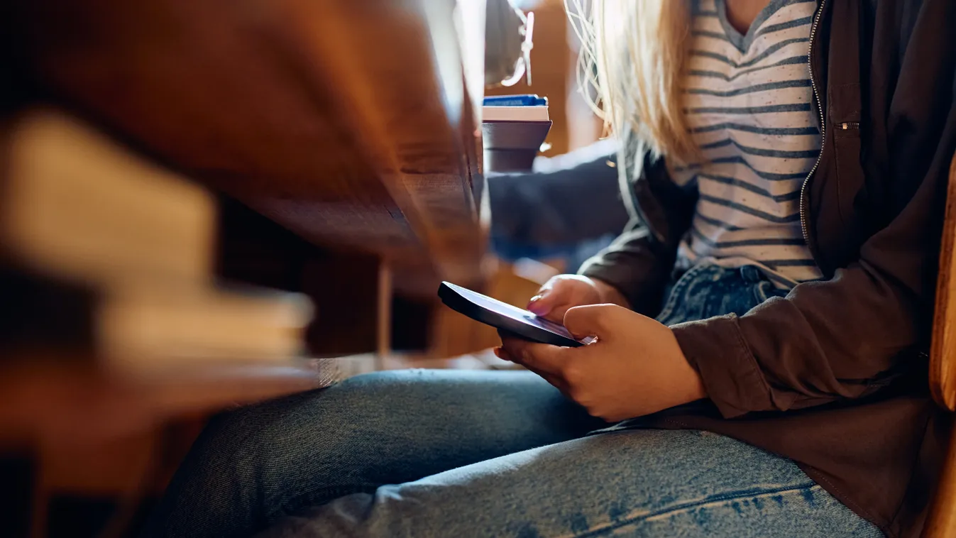 A menzán robbant a kéj: iskolás fiúval hancúrozott a szőke konyhás néni