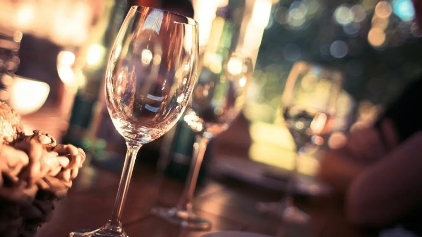 Kirúgta rokonát az eljegyzési buliból a menyasszony