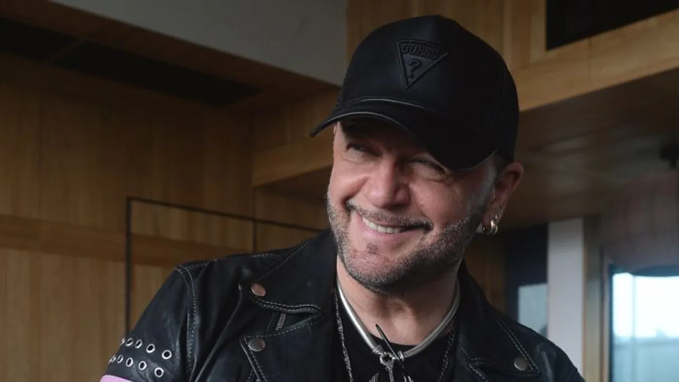 Kozso óriási bejelentést tett: érkeznek a balatoni delfinek