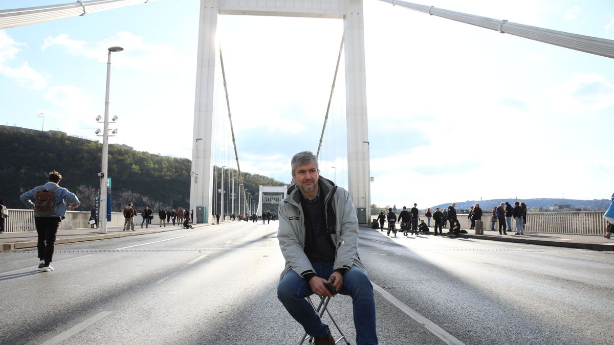 Folytatódik Hadházy Ákos Pride tüntetése, amit Magyar Péter sunyin támogat