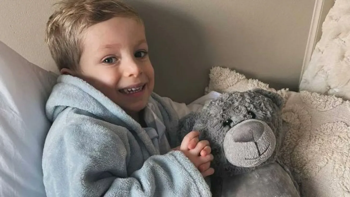 Fürdetés közben talált 2 éves fián egy csomót az anyuka