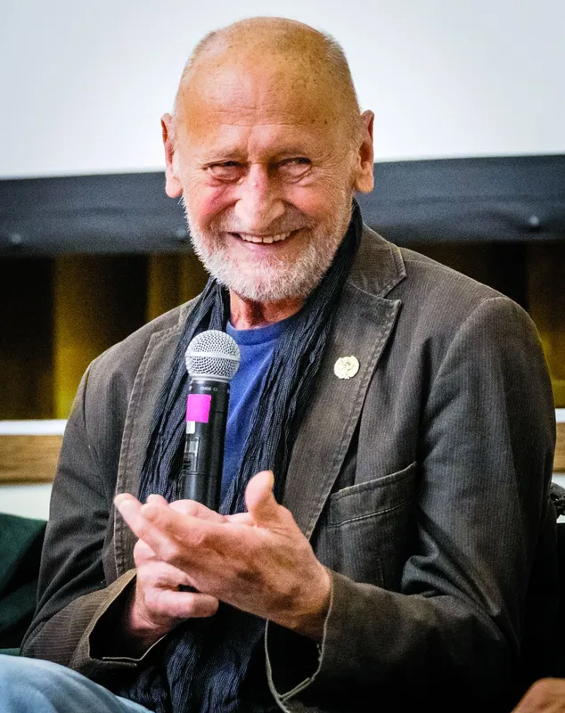 Galéria - Tévés sztárdokik egykor és most RIPOST
