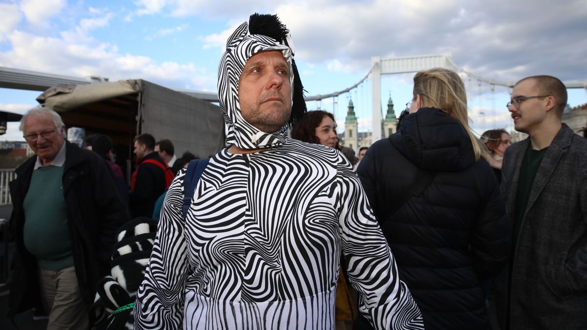 Füstgyertyázás, Pride-trombitázás és durva beszéd - ezek voltak a legextrémebb pillanatok a tüntetésen