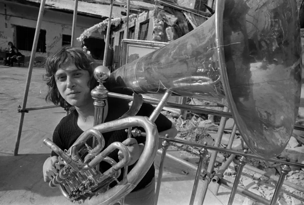 Magyarország,
Budapest VIII.
Práter utca 74., az Add a kezed (Illés Show) című zenés film forgatása, Sándor Pál rendezésében. Illés Lajos.
Év
1972