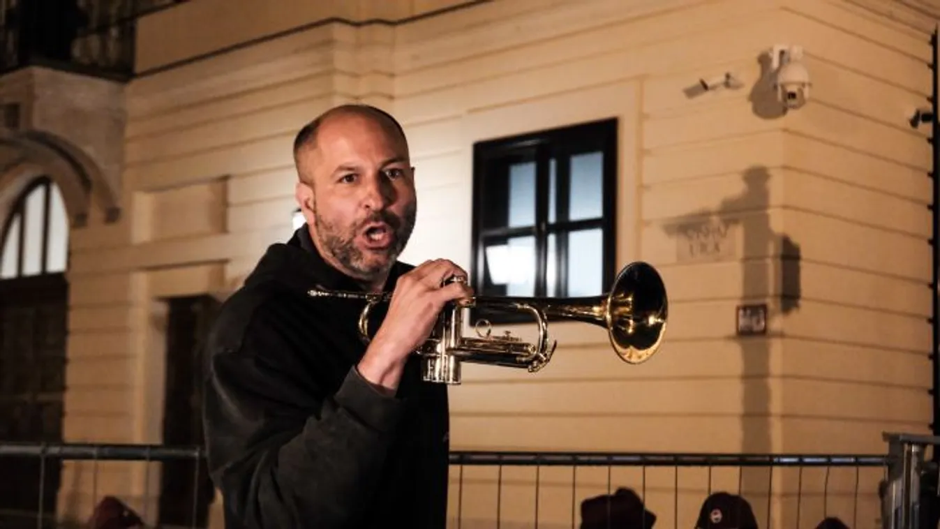 Szabó Bálint ismét cirkuszolt a Pride-tüntetésen, de hogy!