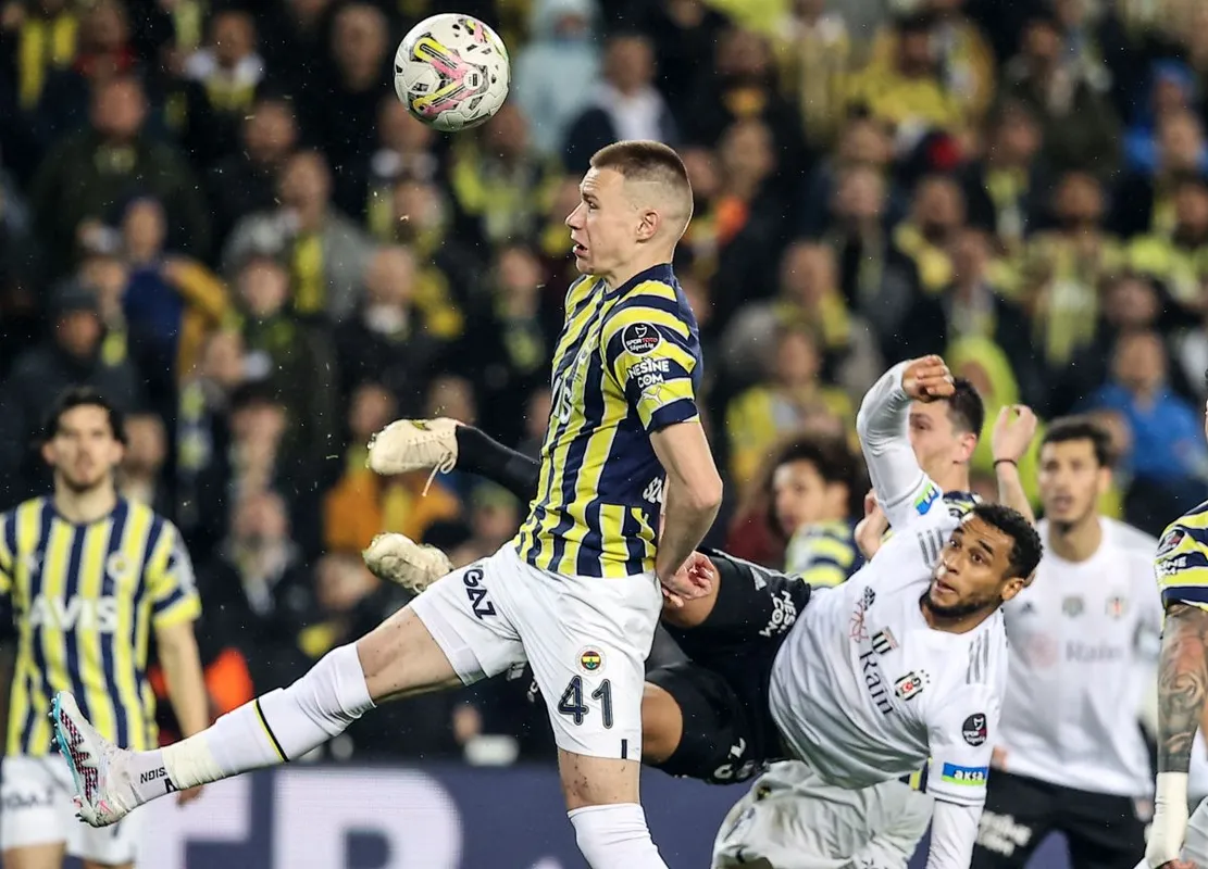 Szalai Attila két évvel ezelőtt, egy Besiktas elleni rangadón a Fenerbahce védőjeként