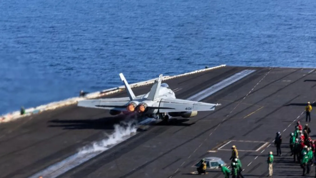 Tengerbe zuhant egy 60 millió dolláros amerikai vádászgép