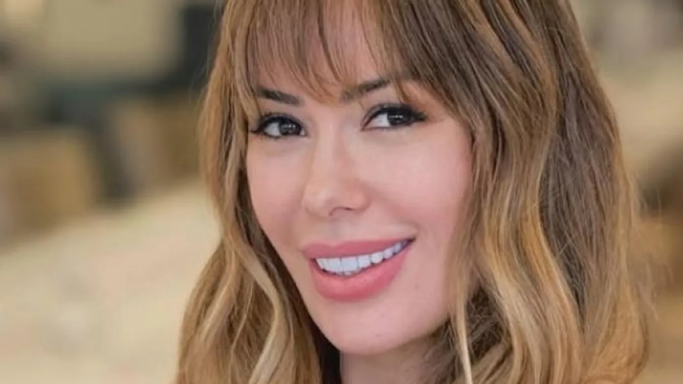 "Fárasztó ennyire dögösnek lenni" - kesergett a nagy mellű szépség