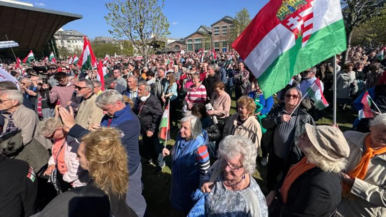 Fantasztikus képet osztott meg Deák Dániel a hazaáruló Magyar Péterék elleni tüntetésről