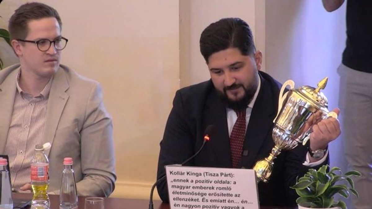 Kollár Kinga trófeát kapott hazaárulásért