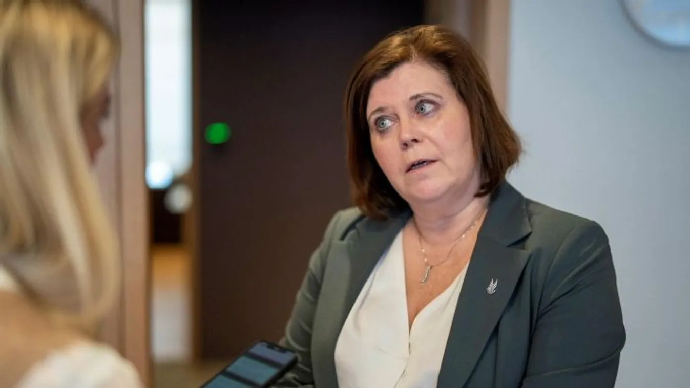 16 éves fiútól született gyereke az izlandi miniszternek